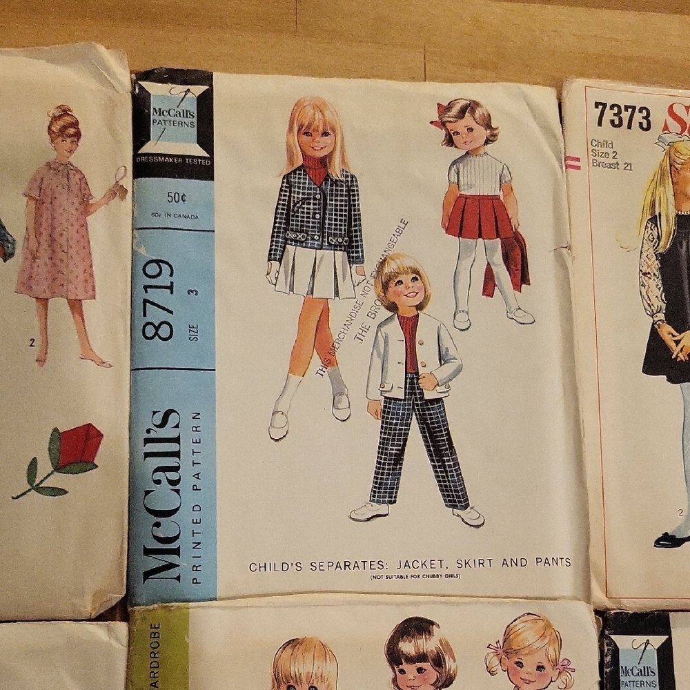 Simplicity Child's Pattern Set - White, Blue, Red - Picture 4 of 8